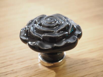 Gałka  z porcelaną P41.07.00.22 róża czarna