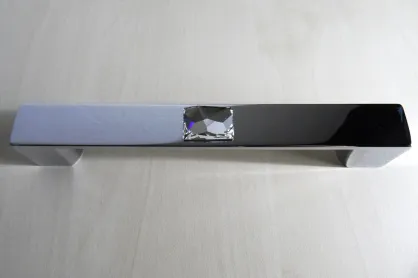 Uchwyt metalowy z kryształem Swarovskiego N008